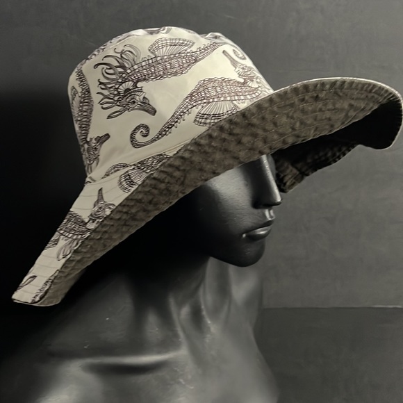 OndadeMar Ladies Reversible Seahorse Bucket Hat - Picture 2 of 16